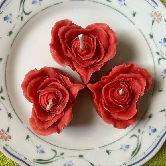 Set of 3 Heart-Shaped Rose Candles - Watermelon Scented - Picture 1 of 10